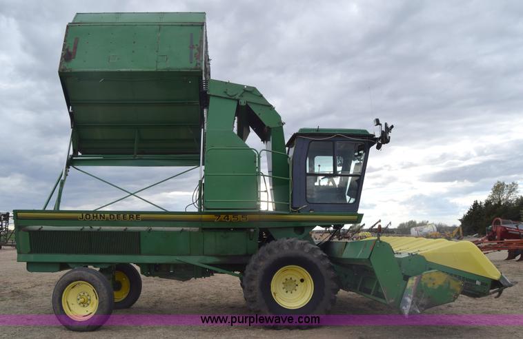 image for item BX9723 1998 John Deere 7455 cotton stripper