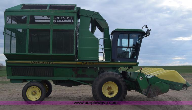 image for item BX9724 1998 John Deere 7455 cotton stripper