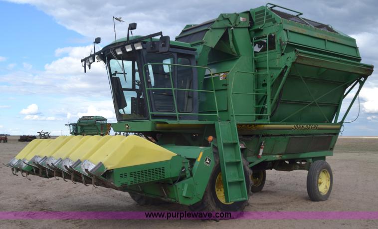 image for item BX9724 1998 John Deere 7455 cotton stripper