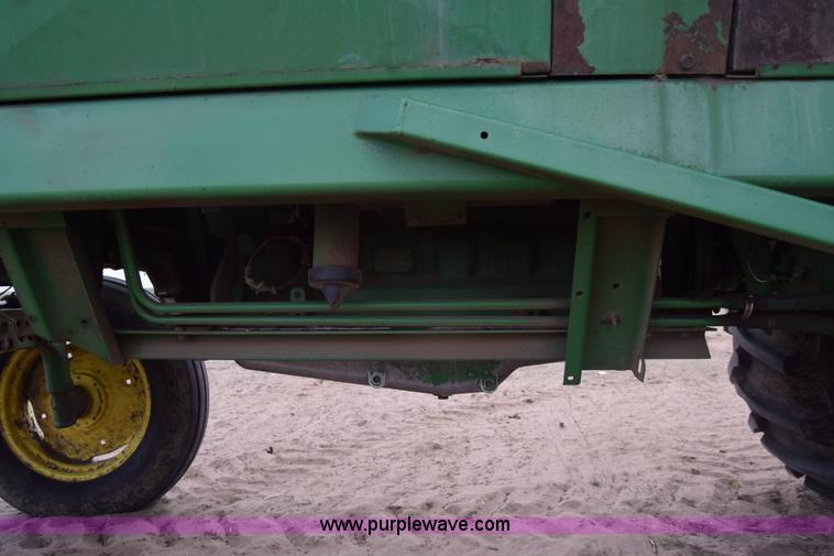 image for item BX9724 1998 John Deere 7455 cotton stripper