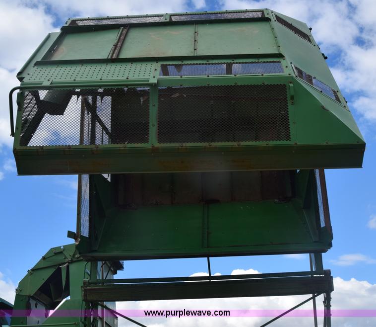 image for item BX9724 1998 John Deere 7455 cotton stripper