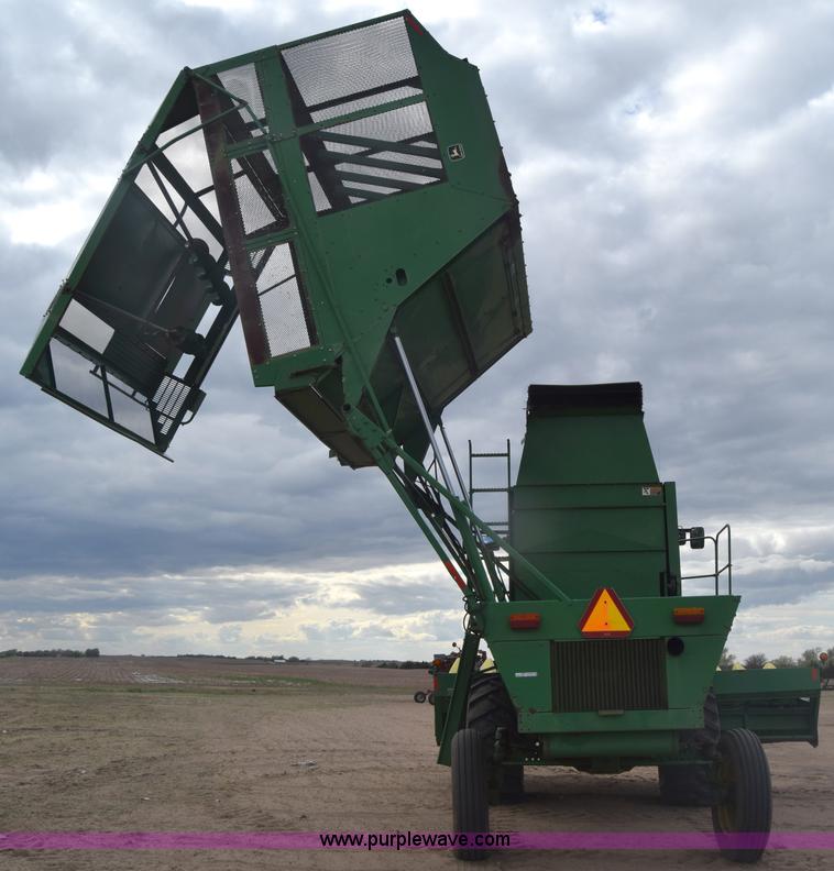 image for item BX9724 1998 John Deere 7455 cotton stripper