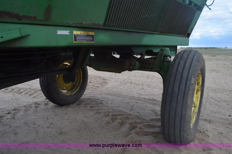 image for item BX9724 1998 John Deere 7455 cotton stripper