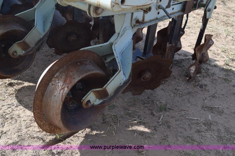 image for item BX9727 Orthman 1TRIPR cultivator