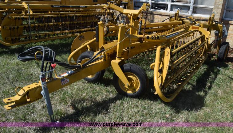 image for item BX9930 Vermeer R23A hay rake
