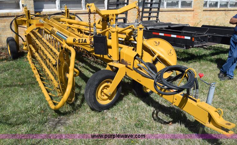 image for item BX9930 Vermeer R23A hay rake