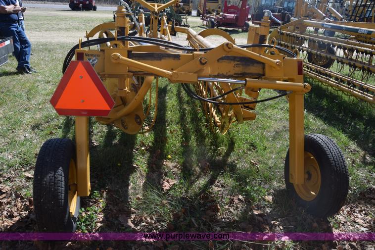 image for item BX9930 Vermeer R23A hay rake