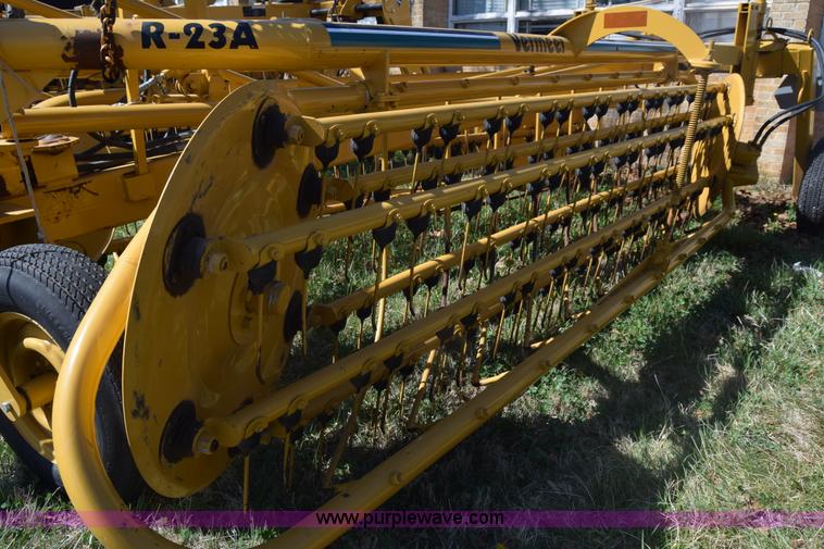 image for item BX9930 Vermeer R23A hay rake