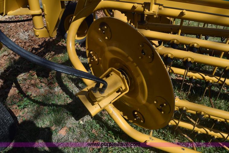 image for item BX9930 Vermeer R23A hay rake