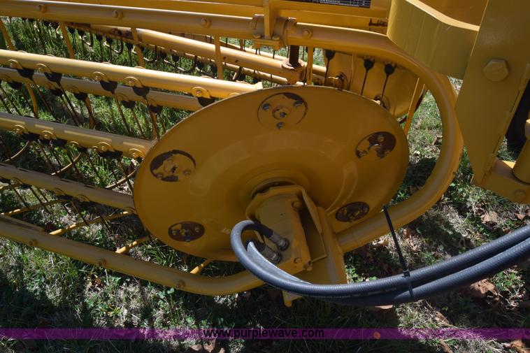 image for item BX9930 Vermeer R23A hay rake