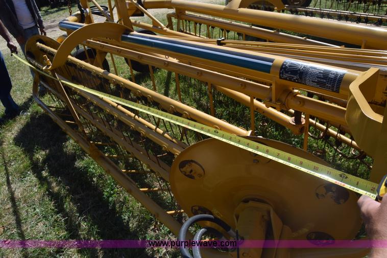 image for item BX9930 Vermeer R23A hay rake