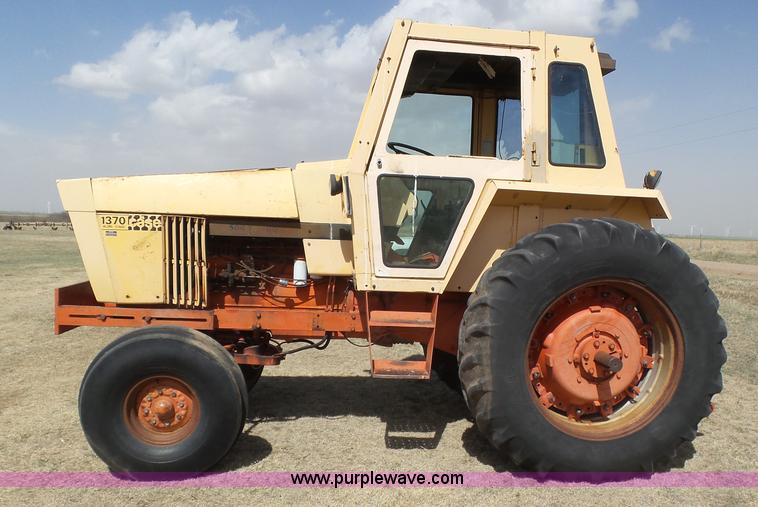 image for item J6175 1972 Case 1370 tractor