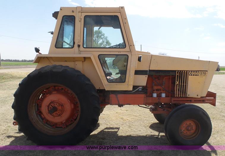 image for item J6175 1972 Case 1370 tractor