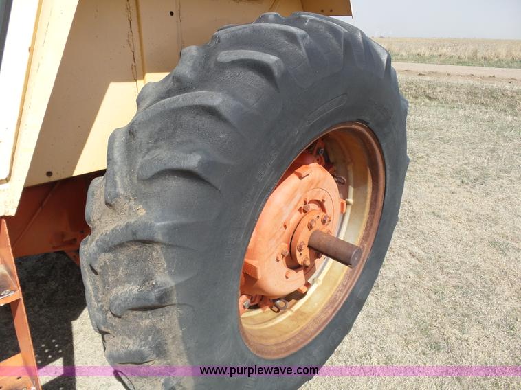 image for item J6175 1972 Case 1370 tractor