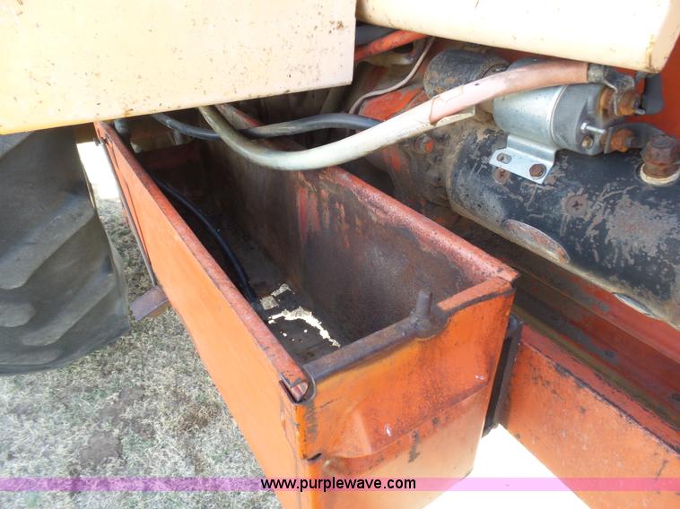 image for item J6175 1972 Case 1370 tractor