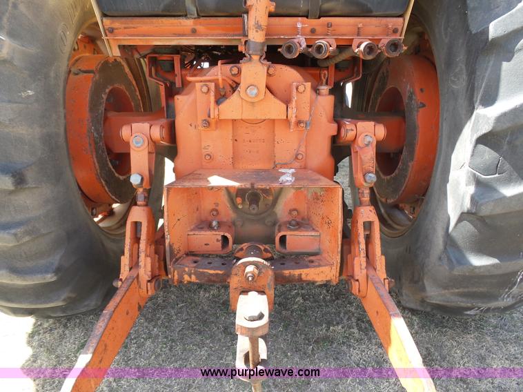 image for item J6175 1972 Case 1370 tractor