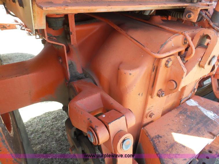 image for item J6175 1972 Case 1370 tractor