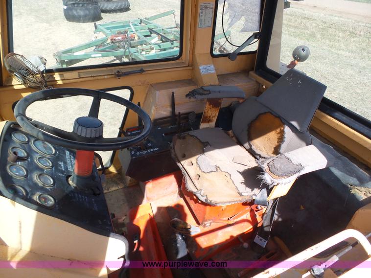 image for item J6175 1972 Case 1370 tractor