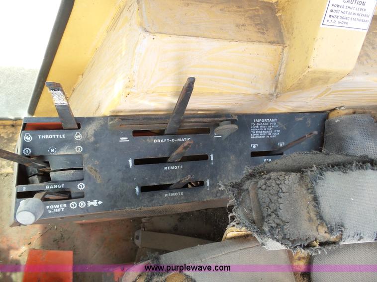 image for item J6175 1972 Case 1370 tractor