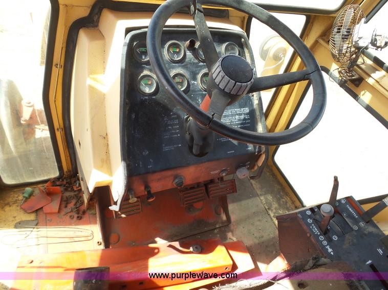 image for item J6175 1972 Case 1370 tractor