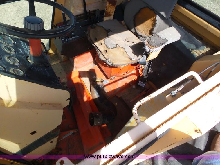 image for item J6175 1972 Case 1370 tractor