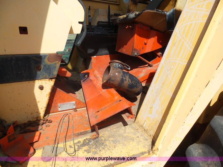 image for item J6175 1972 Case 1370 tractor