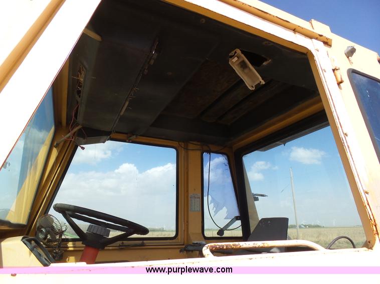 image for item J6175 1972 Case 1370 tractor