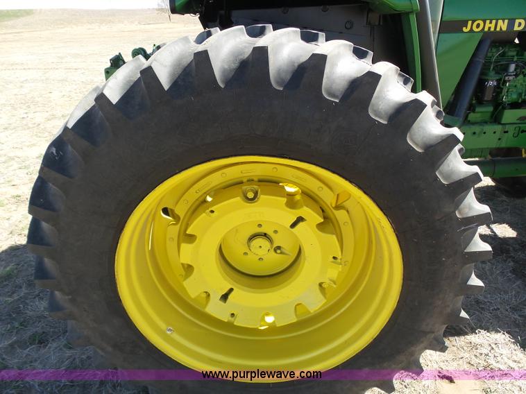 image for item J6187 1992 John Deere 4960 MFWD tractor