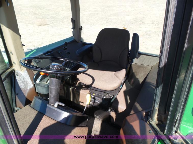 image for item J6187 1992 John Deere 4960 MFWD tractor