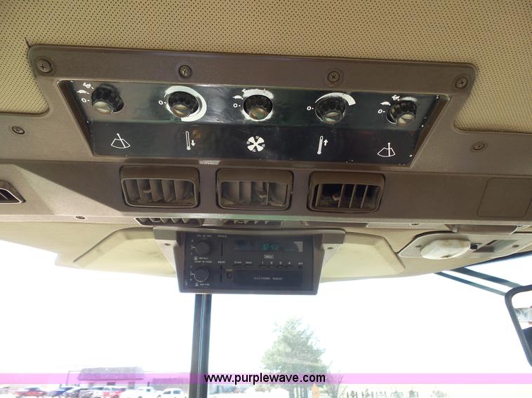 image for item J6187 1992 John Deere 4960 MFWD tractor