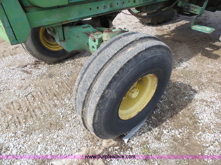image for item K4283 John Deere 4520 tractor
