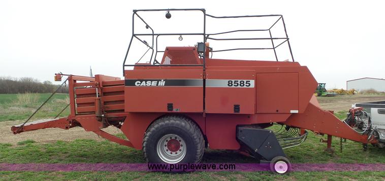 image for item K6829 2000 Case IH 8585 large square baler