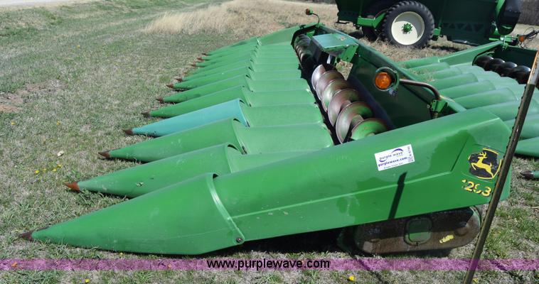 image for item K8746 1997 John Deere 1293 corn head