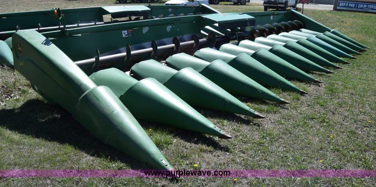 image for item K8746 1997 John Deere 1293 corn head