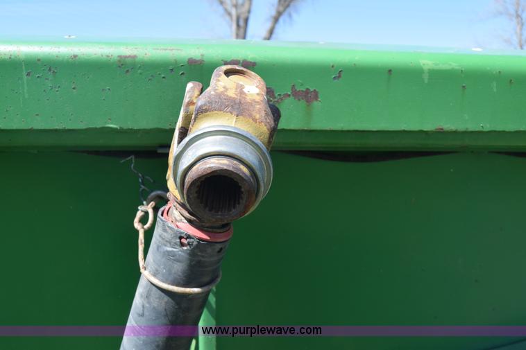 image for item K8746 1997 John Deere 1293 corn head