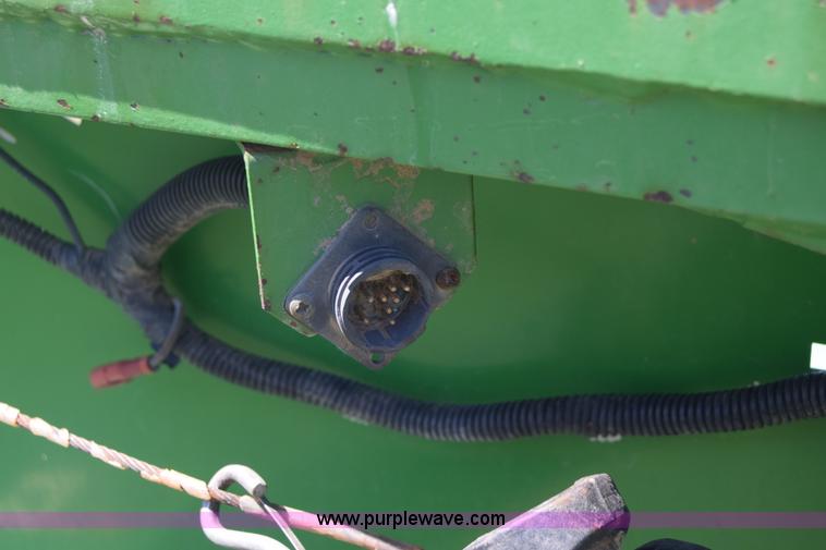 image for item K8746 1997 John Deere 1293 corn head