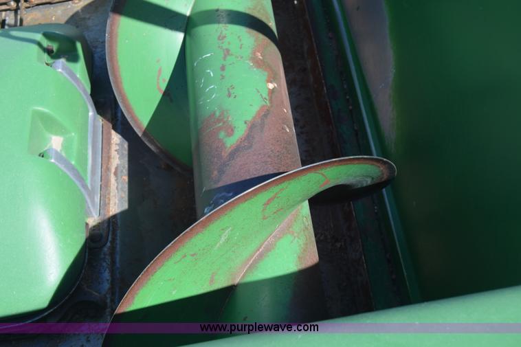 image for item K8746 1997 John Deere 1293 corn head