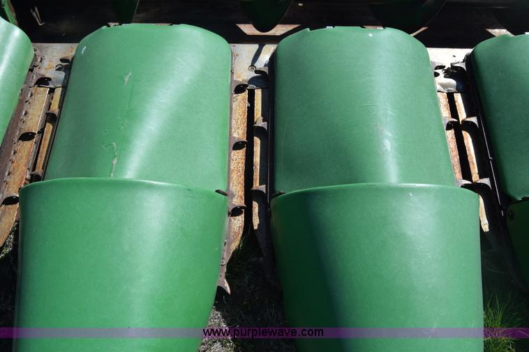 image for item K8746 1997 John Deere 1293 corn head