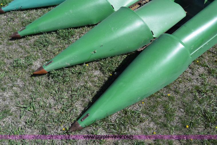 image for item K8746 1997 John Deere 1293 corn head