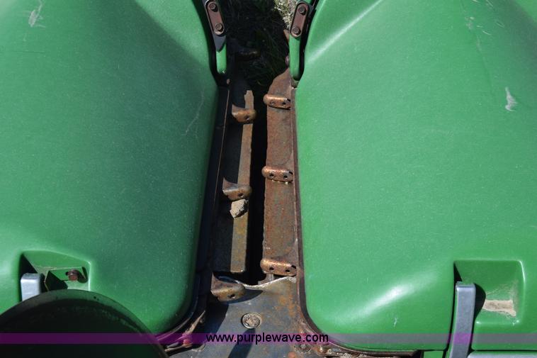 image for item K8746 1997 John Deere 1293 corn head