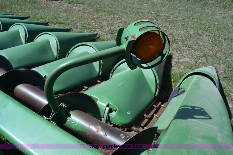 image for item K8746 1997 John Deere 1293 corn head