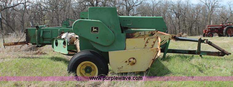 image for item K8991 John Deere 347 small square baler
