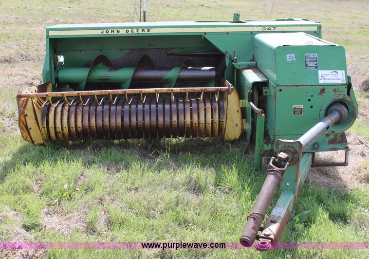 image for item K8991 John Deere 347 small square baler