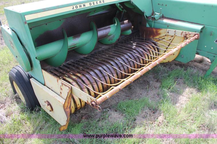 image for item K8991 John Deere 347 small square baler