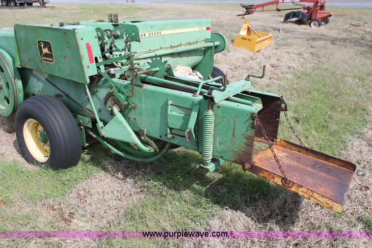 image for item K8991 John Deere 347 small square baler