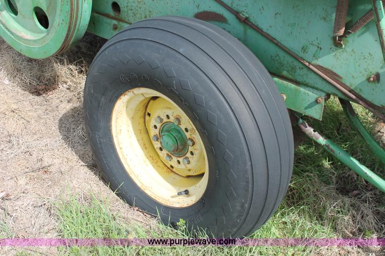 image for item K8991 John Deere 347 small square baler