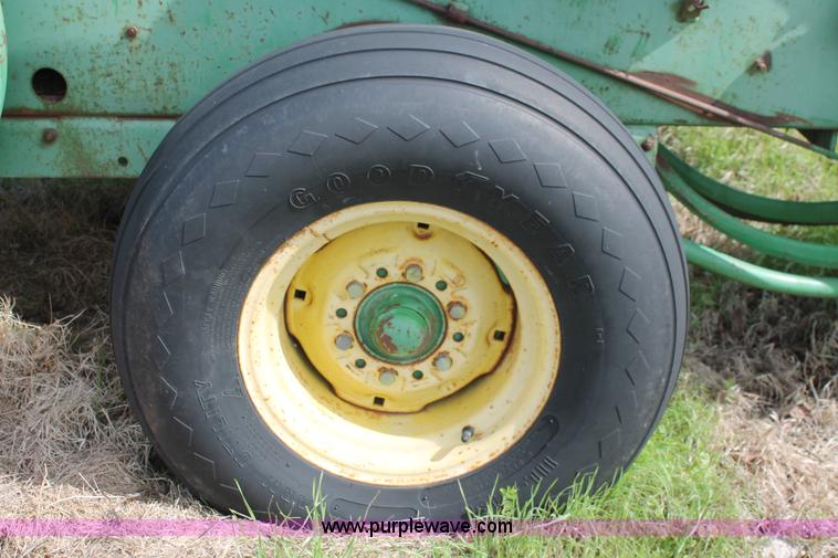 image for item K8991 John Deere 347 small square baler