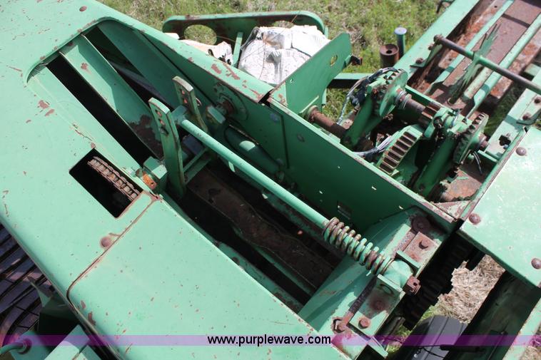 image for item K8991 John Deere 347 small square baler