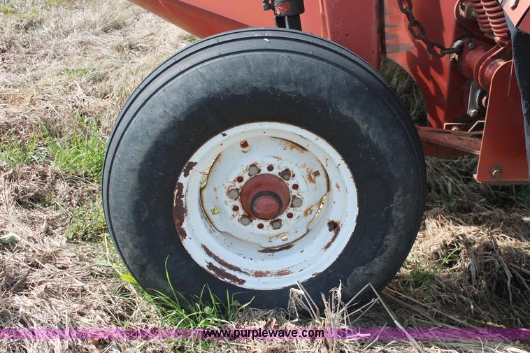 image for item K8992 1995 Hesston 1340 windrower