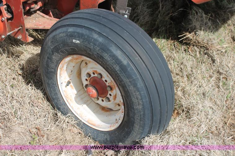 image for item K8992 1995 Hesston 1340 windrower